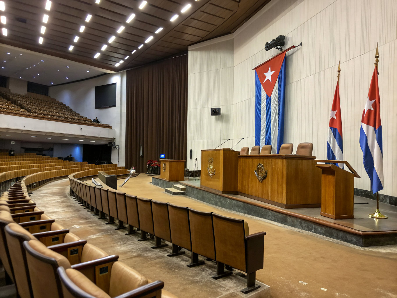 En la semana del centenario, Cuba repite el mismo patrón en electricidad, elecciones, salud y diplomacia